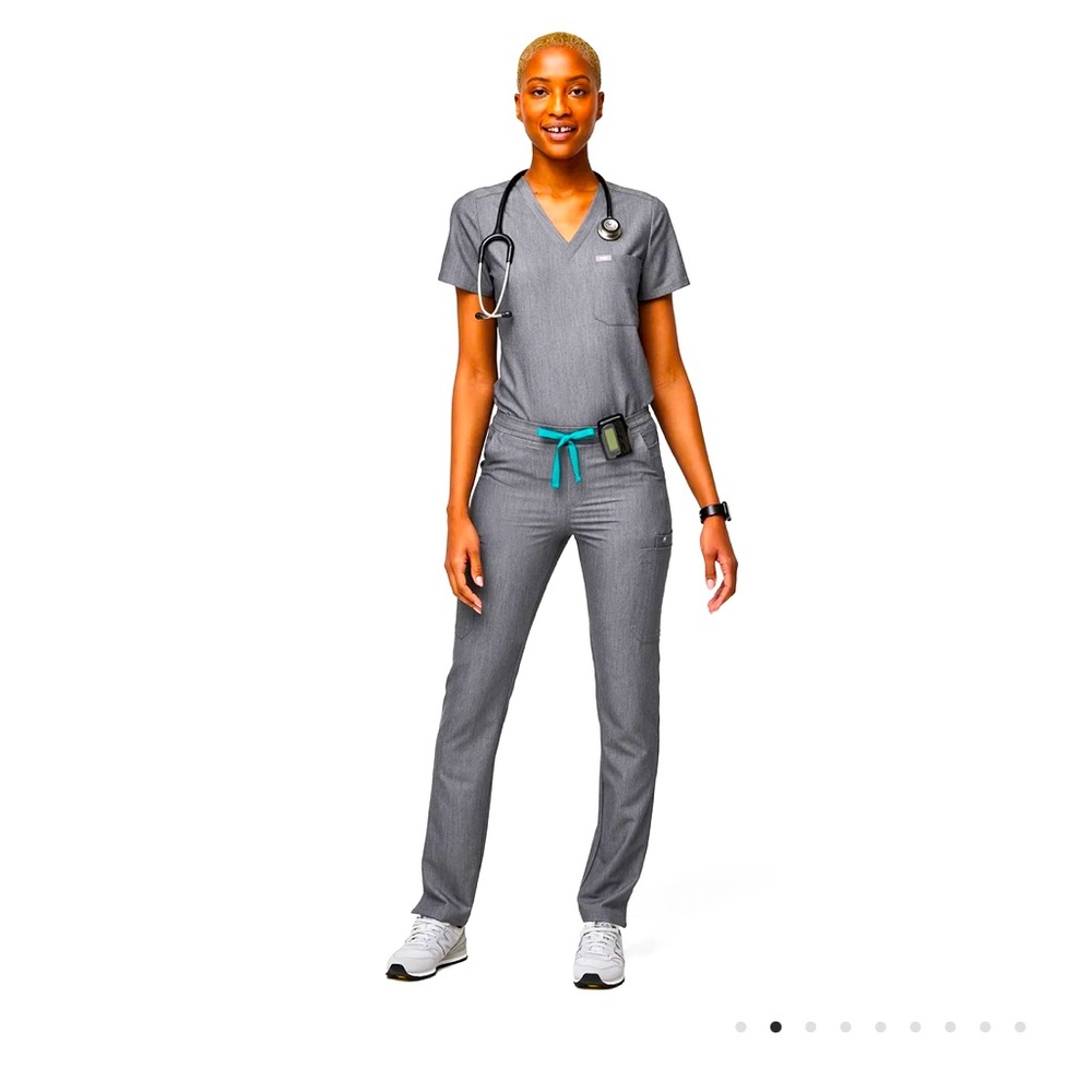 FIGS Graphite Scrub set